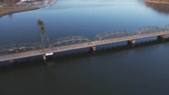 Border battle tug-of-war kicked off Stillwater Liftbridge