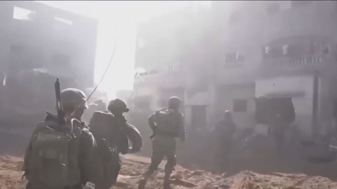 Israeli forces bombard central Gaza in apparent move to expand ground offensive