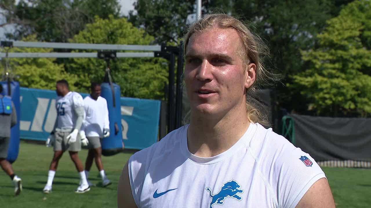 WATCH - Dan Miller chats with Lions linebacker, Alex Anzalone following practice