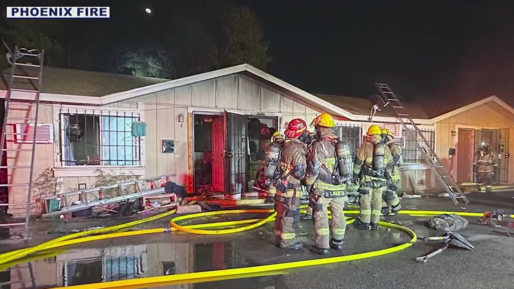 Apartment fire displaces 3 people in Phoenix