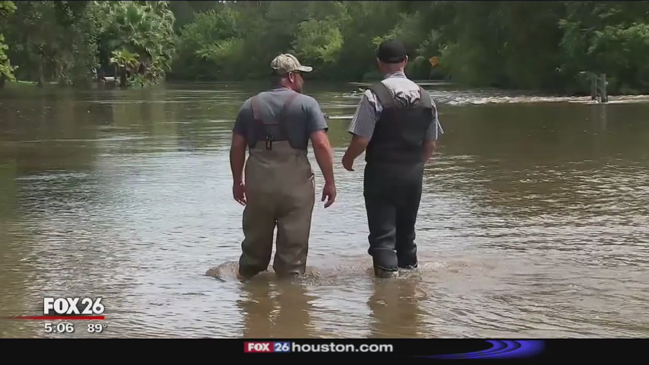 Lake Jackson neighborhoods still dealing with effects of floodwater
