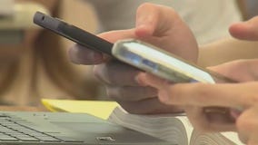 Wisconsin bill to ban cellphones in school