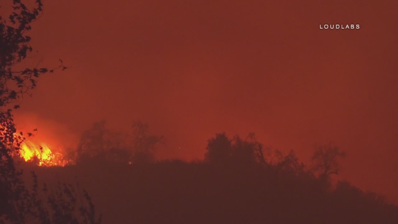'Thomas Fire' grows to 249,500 acres with 35% containment