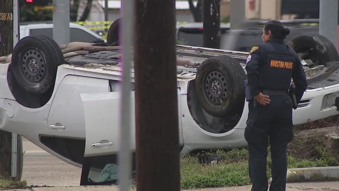 Suspect injured in shootout with Houston police