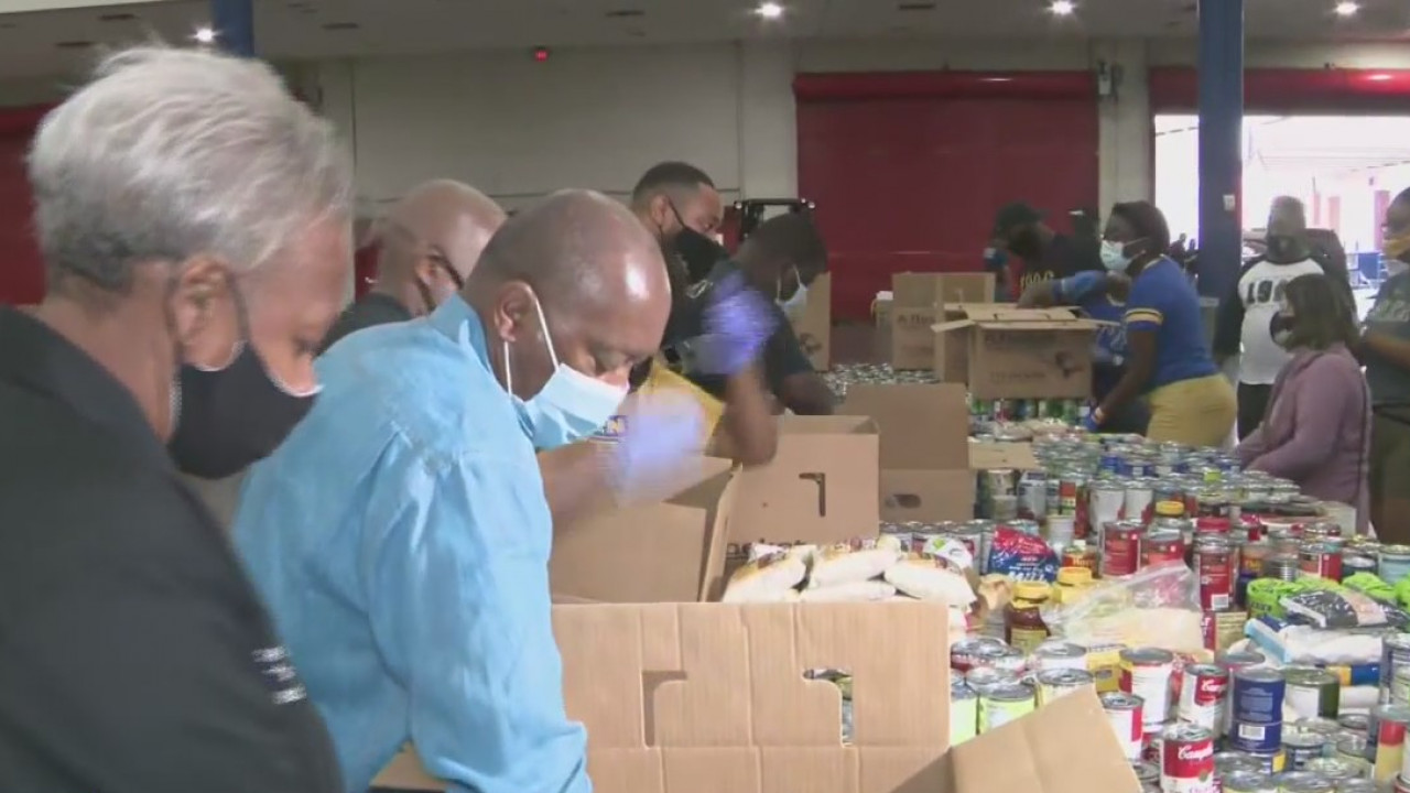 Houstonians giving back to Hurricane Laura victims