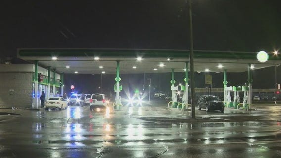 Thief steals car with child inside at Detroit gas station