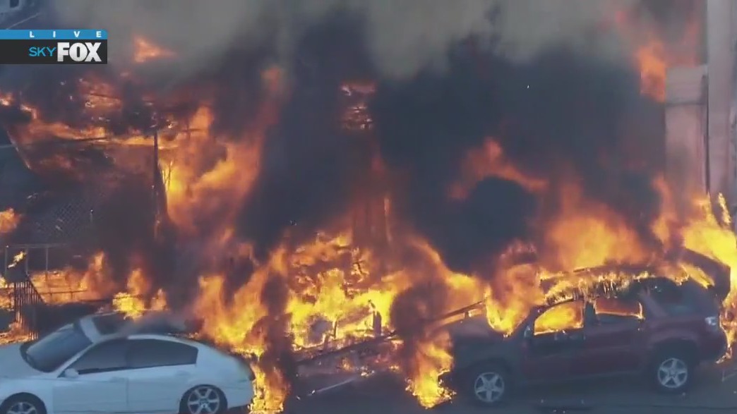 Fire breaks out in Downtown LA | FOX 11 Los Angeles