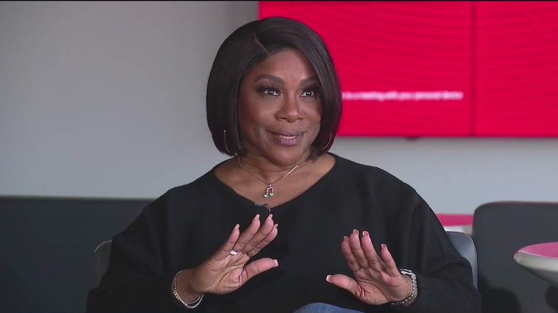 Bionc� Foxx reflects on 25 years behind the mic in Chicago