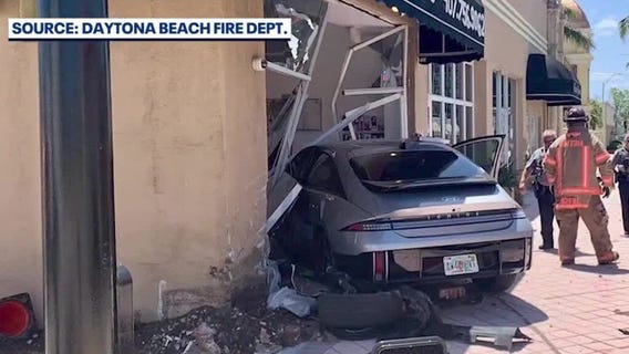2 injured after car smashes into Daytona Beach business