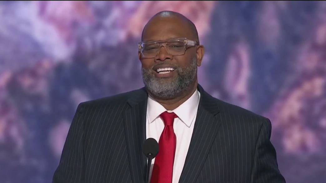 Pastor Corey Brooks shouts out hometown of Chicago at RNC
