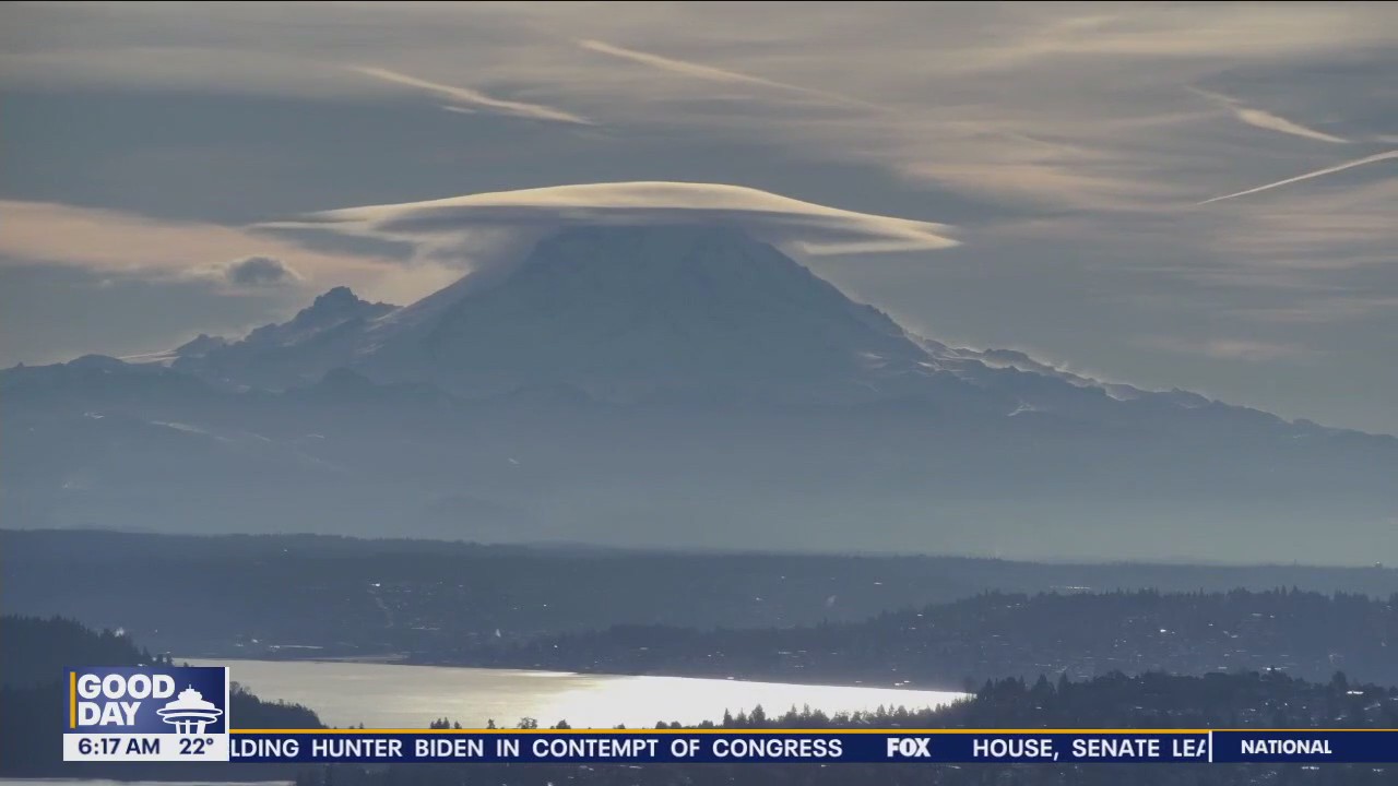 Lenticular cloud forms over Mount Rainier