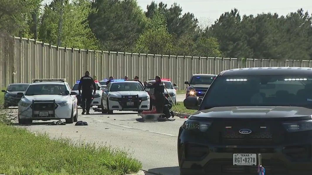 2 suspected catalytic converter thieves killed in crash after chase with deputies, third suspect hospitalized