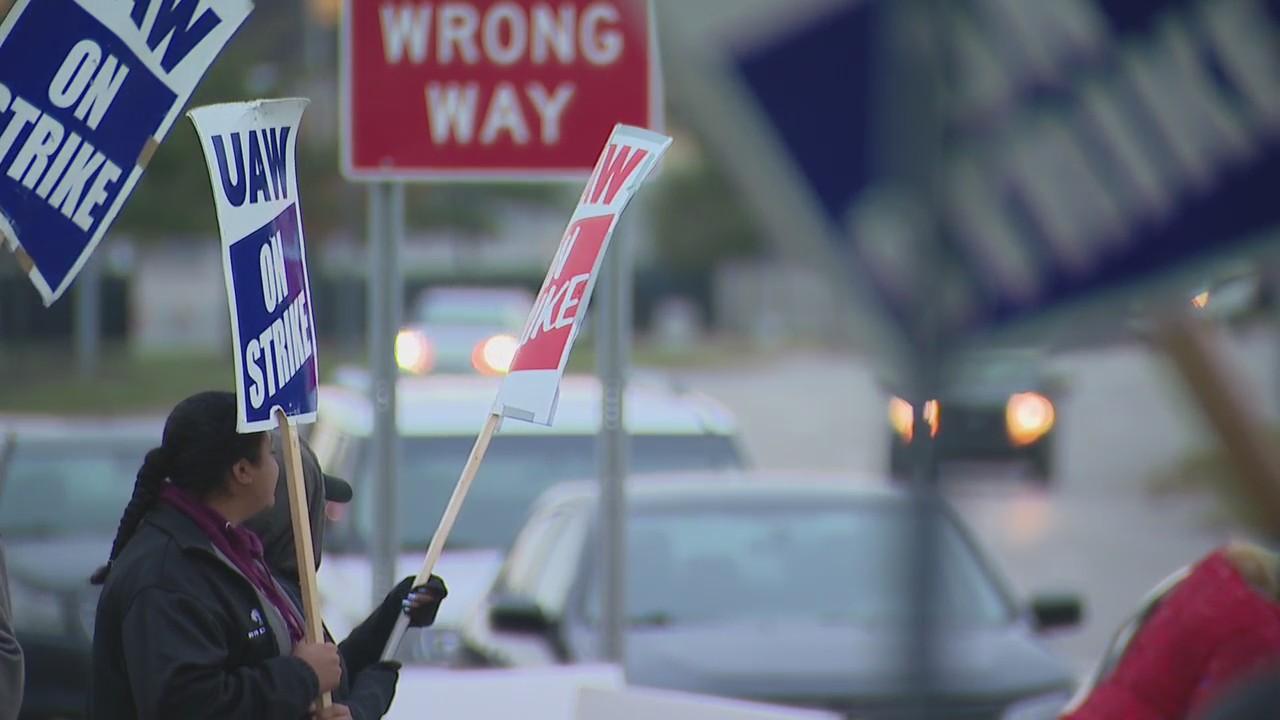 Analyst says UAW strike escalation Friday could mean major layoffs