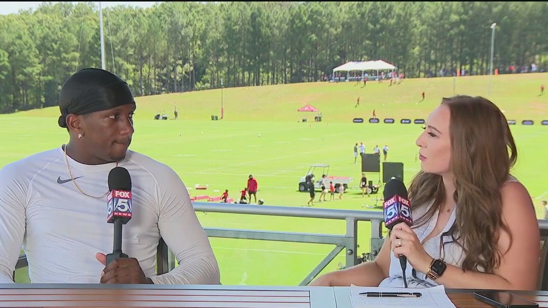 Michael Penix Jr. goes one-one-one at training camp