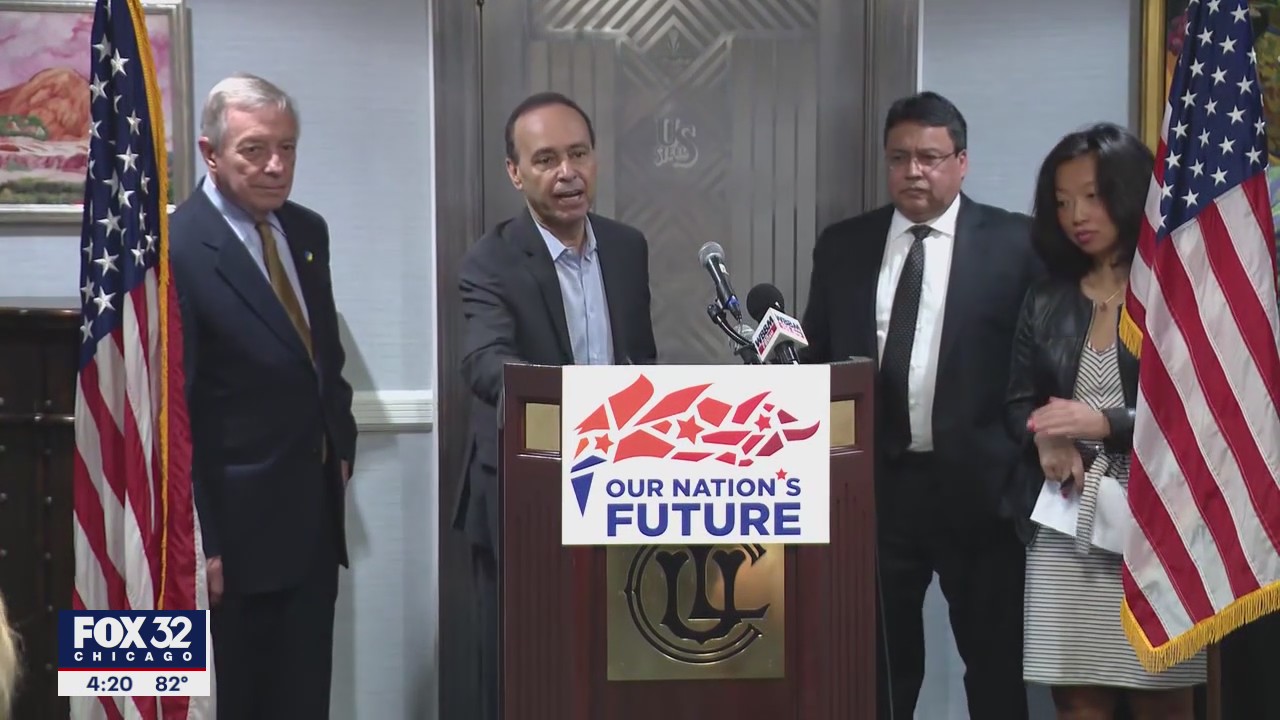 Former Congressman Luis Gutierrez moves back to Chicago to focus on immigration reform