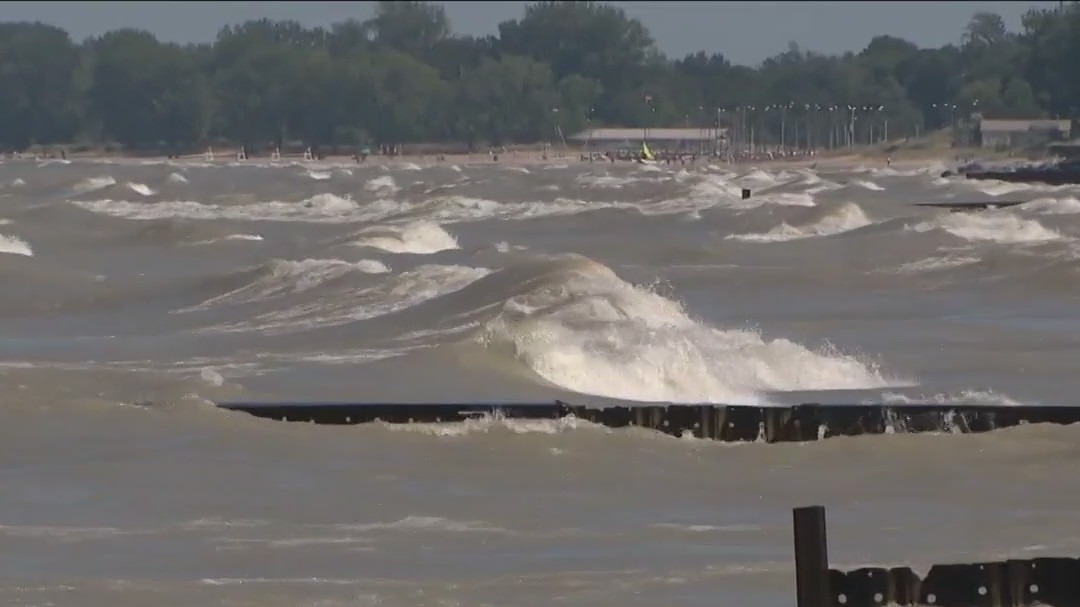 Search resumes for swimmer who went missing in Lake Michigan