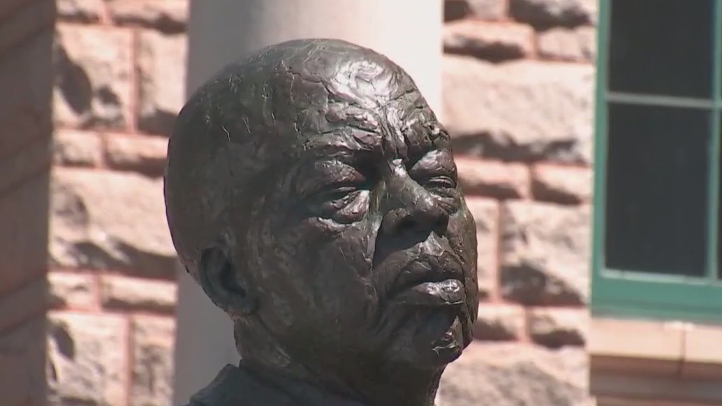 Decatur Georgia Monument Decatur erects Rep. John Lewis monument | FOX 5 Atlanta