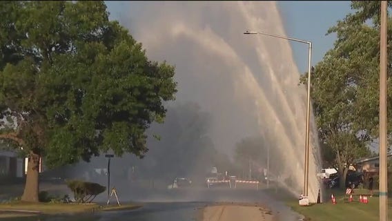 Water shoots into air after massive main break in Norwood Park