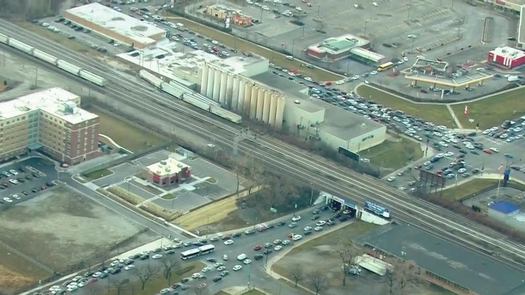 Chicago gas giveaway causing major traffic issues during morning commute