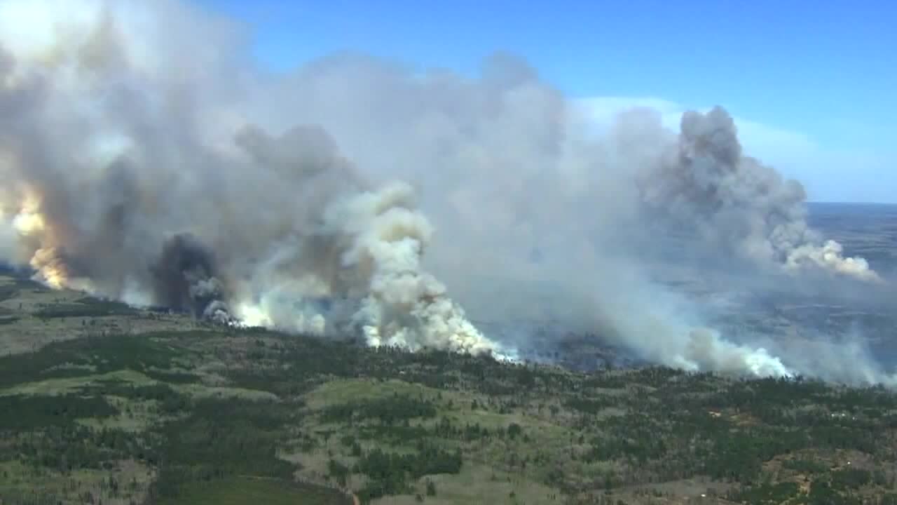 Crews battling wildfires in US and Canada