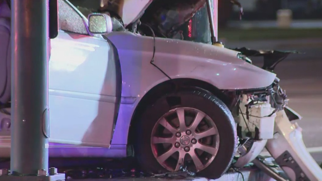 3 critically hurt in fiery Phoenix crash