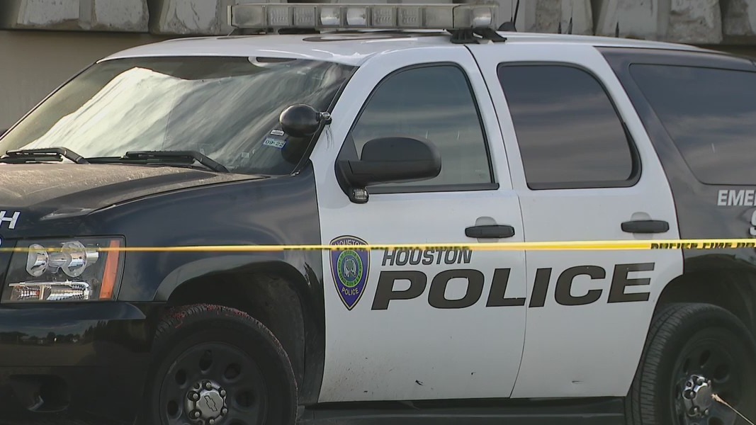 Search underway for kidnapper after woman found dead inside car in SE Houston