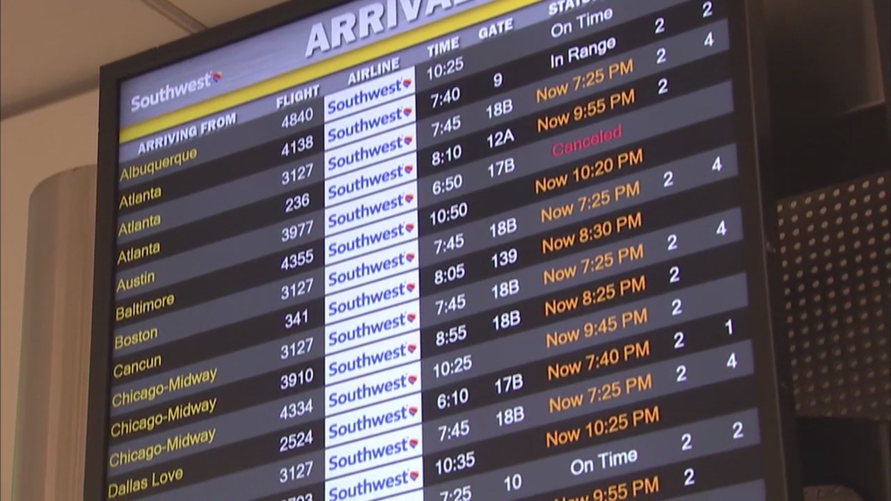 Flights canceled or delayed as storm closes Houston airports