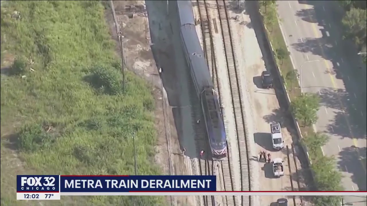 Metra Rock Island services shut down following derailment near Lasalle Street Station