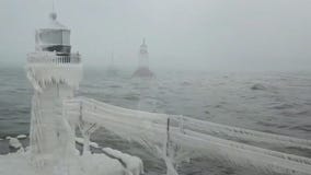 Arctic blast, snow moves into northeast