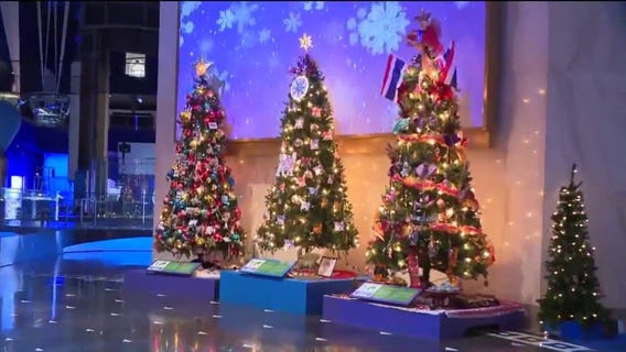 'Christmas Around the World' brings holiday traditions to Chicago