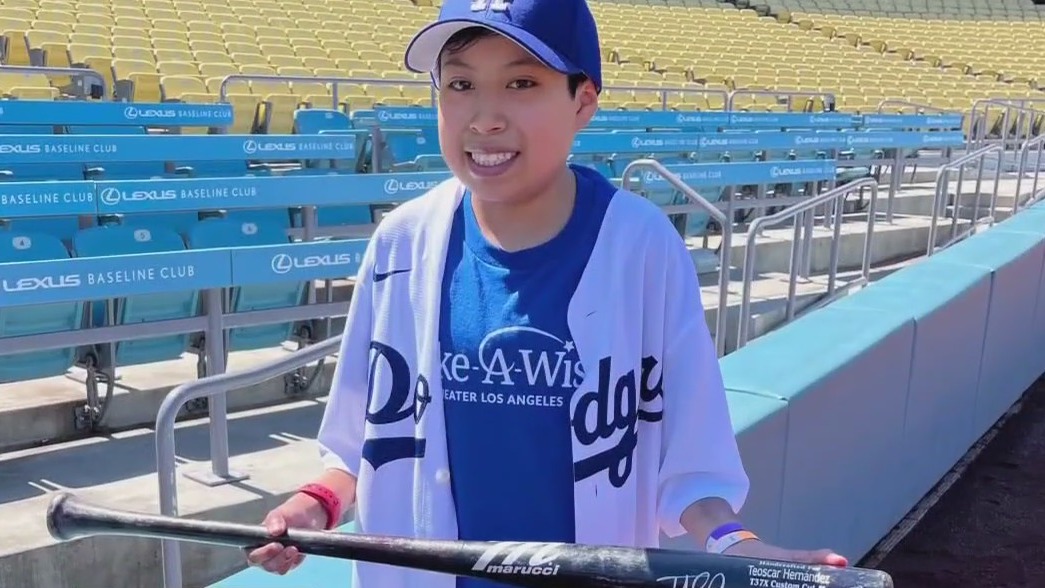 Dodgers sign 7 Make-A-Wish kids