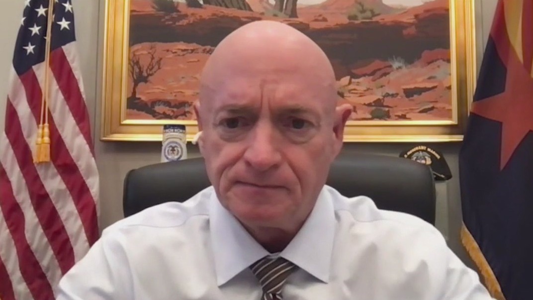 Sen. Mark Kelly co-sponsors bill to recruit police