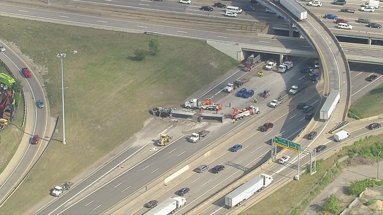 Gravel hauler crash on I-75