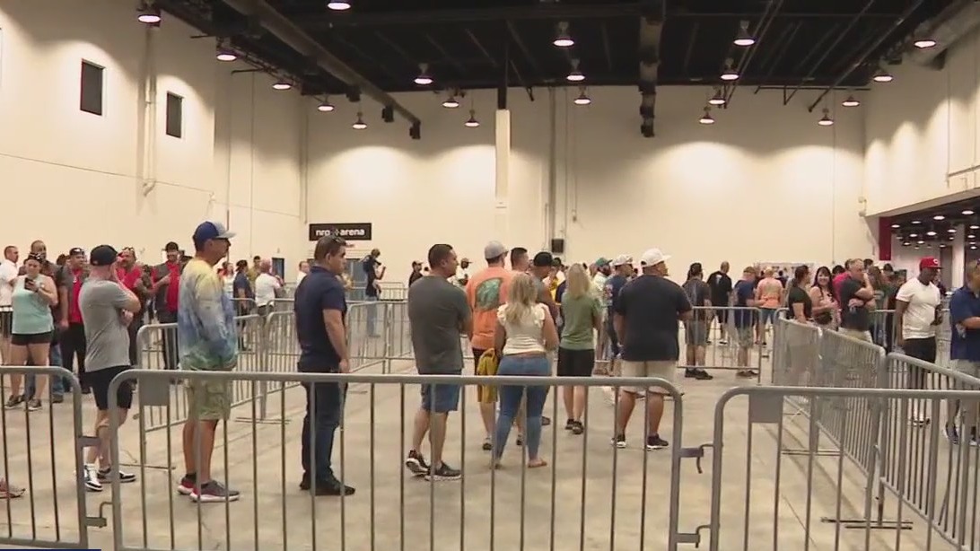 Houston firefighters get backpay settlement checks