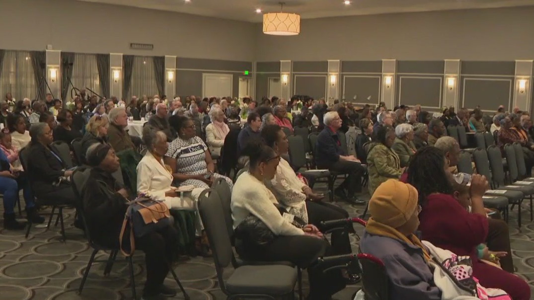 Good Friday service emphasizes sharing faith