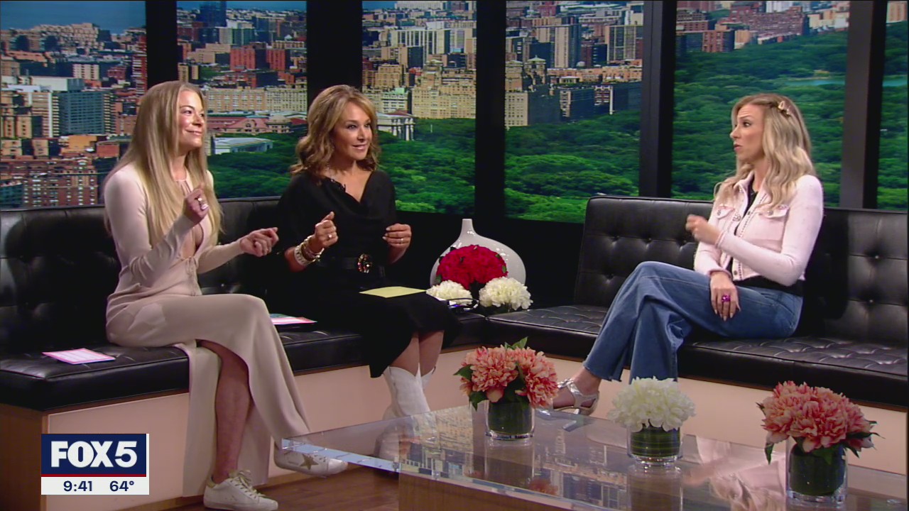 Debbie Gibson and LeAnn Rimes sing together on Good Day New York
