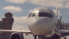 Airlines struggle to return to normal across U.S.