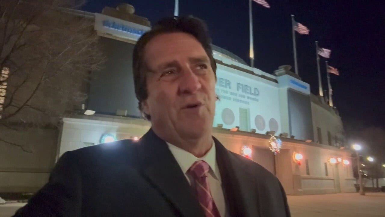 Packers fall apart late in the game, lose to Bears 22-16.