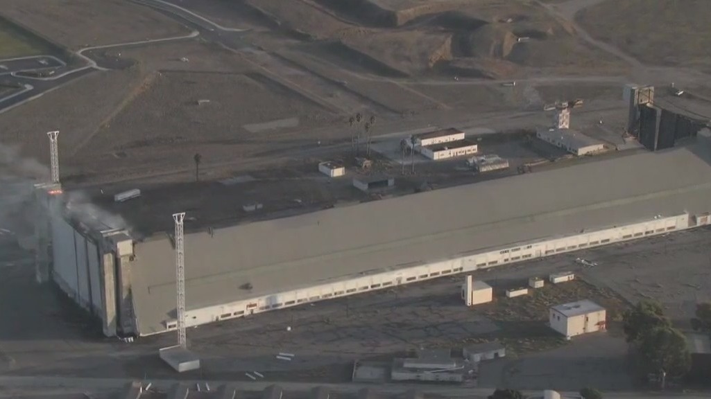 Schools remain closed in Tustin in hangar fire aftermath