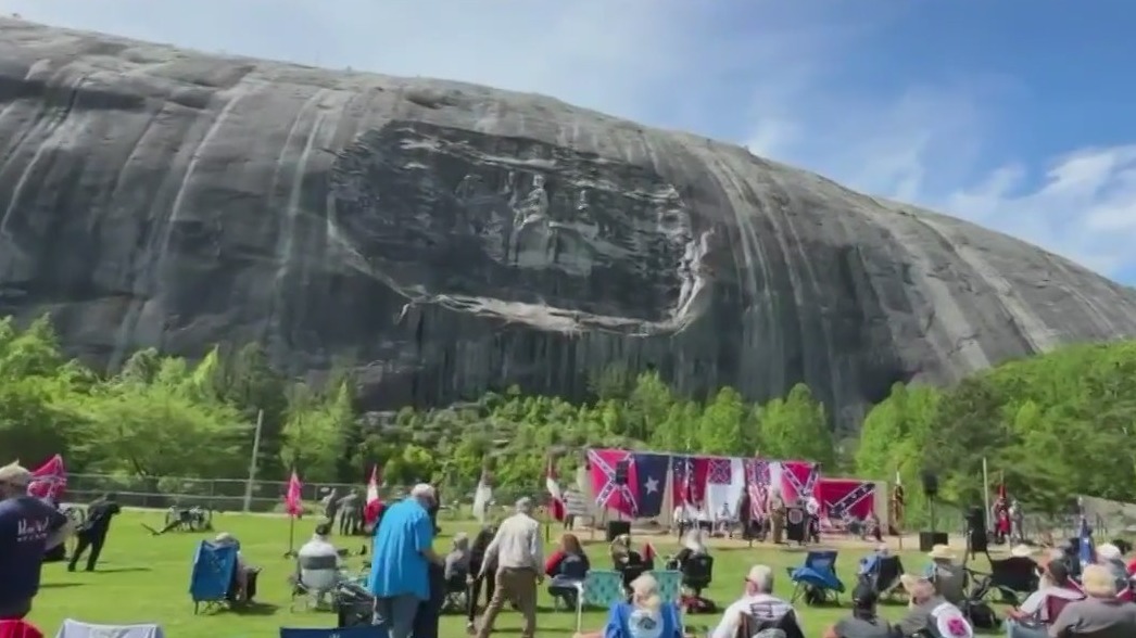 Hundreds rally around Confederacy at park
