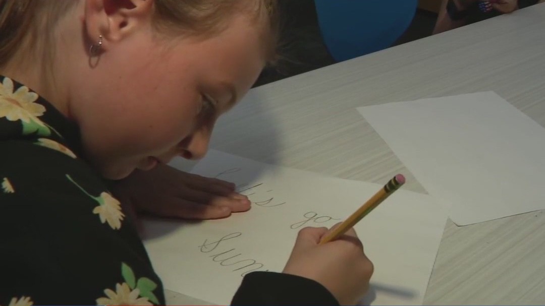 Arizona girl wins national award for best handwriting