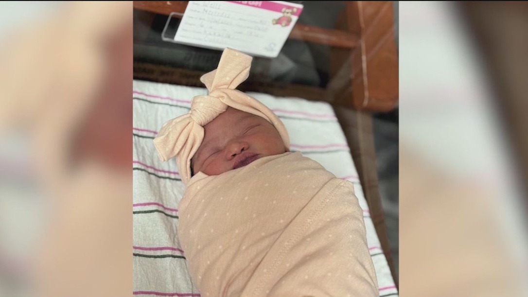 Chicago mother says she gave birth on highway after hospital sent her home
