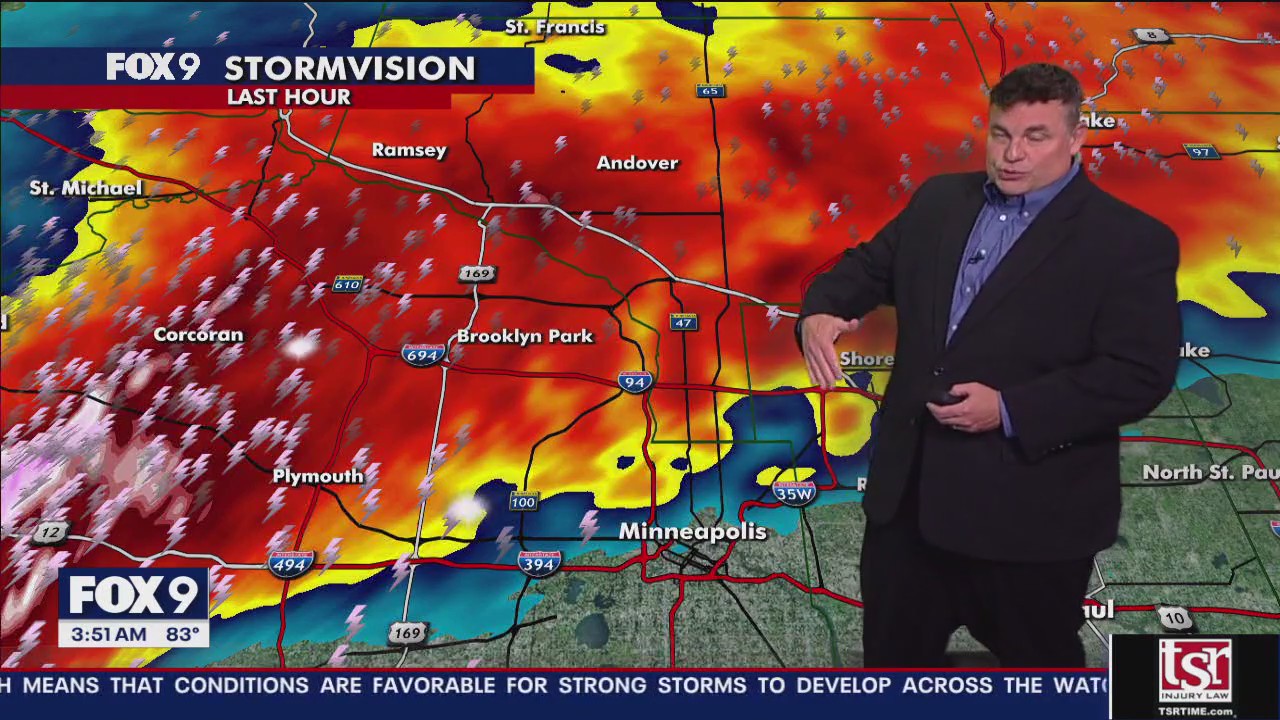 MN weather: Storms pushing into Twin Cities - 3:50 a.m. update