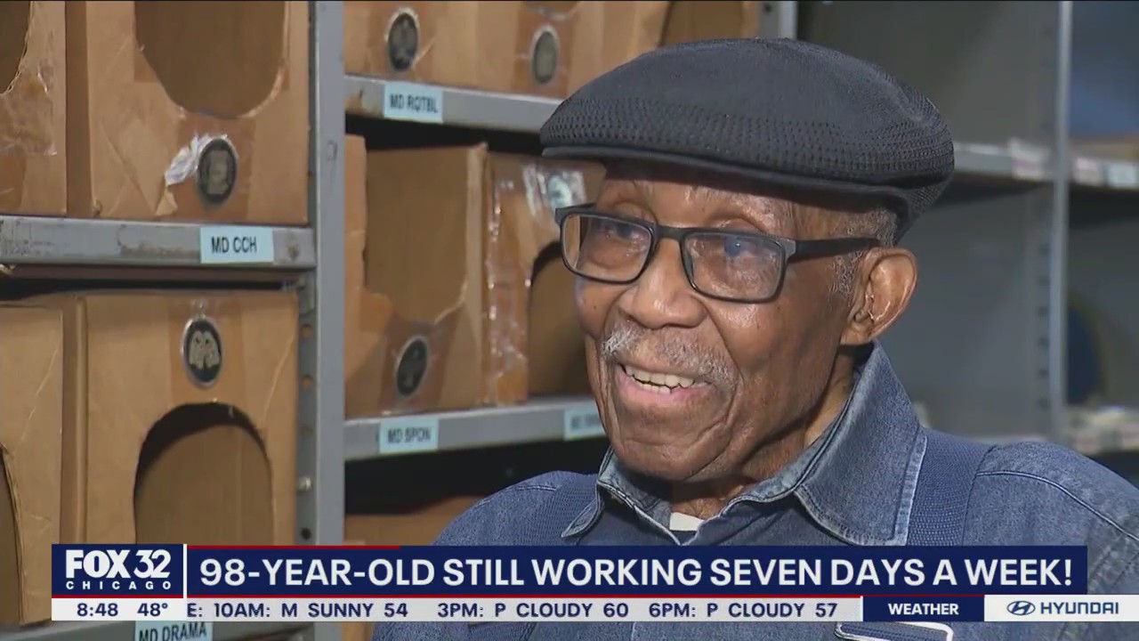 Chicago man, 98, believed to be country's oldest full-time employee