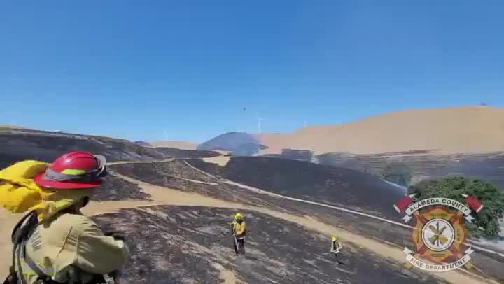 Crews battle vegetation fire along border of Alameda County and Contra Costa County