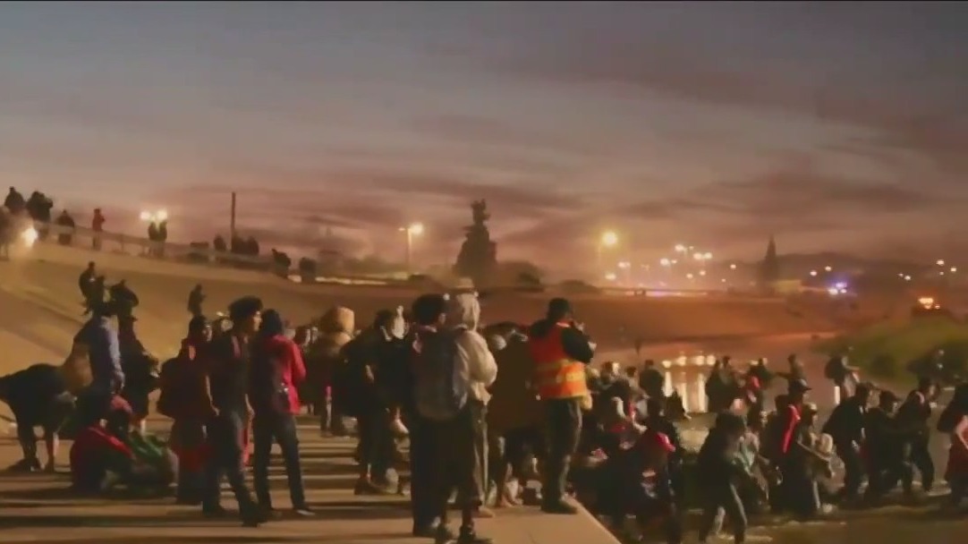 Migrants gather at US-Mexico border as Title 42 hangs in limbo