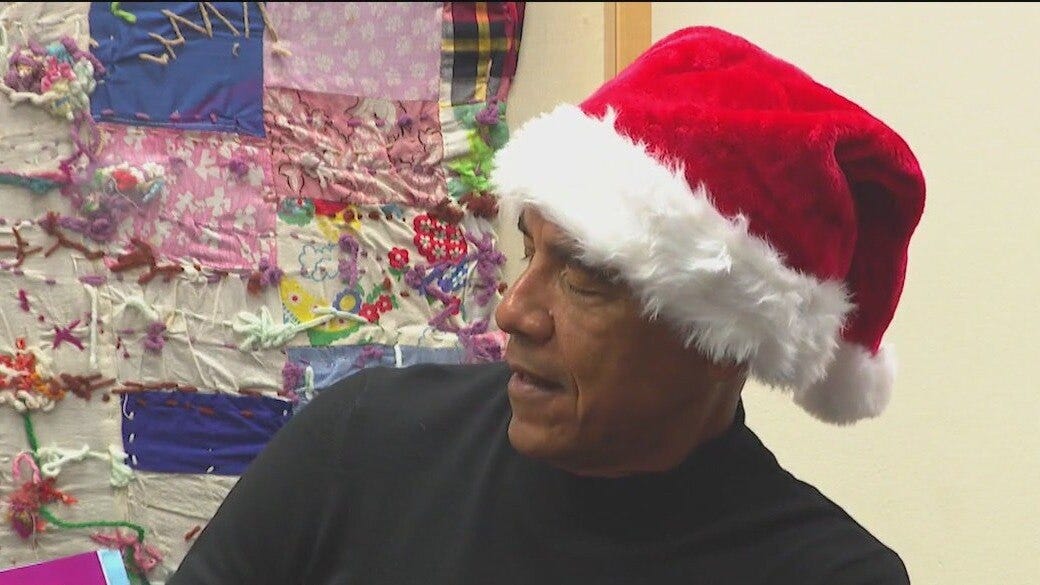 President Obama surprises Chicago elementary school students