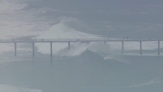 Big surf damages Ventura Pier