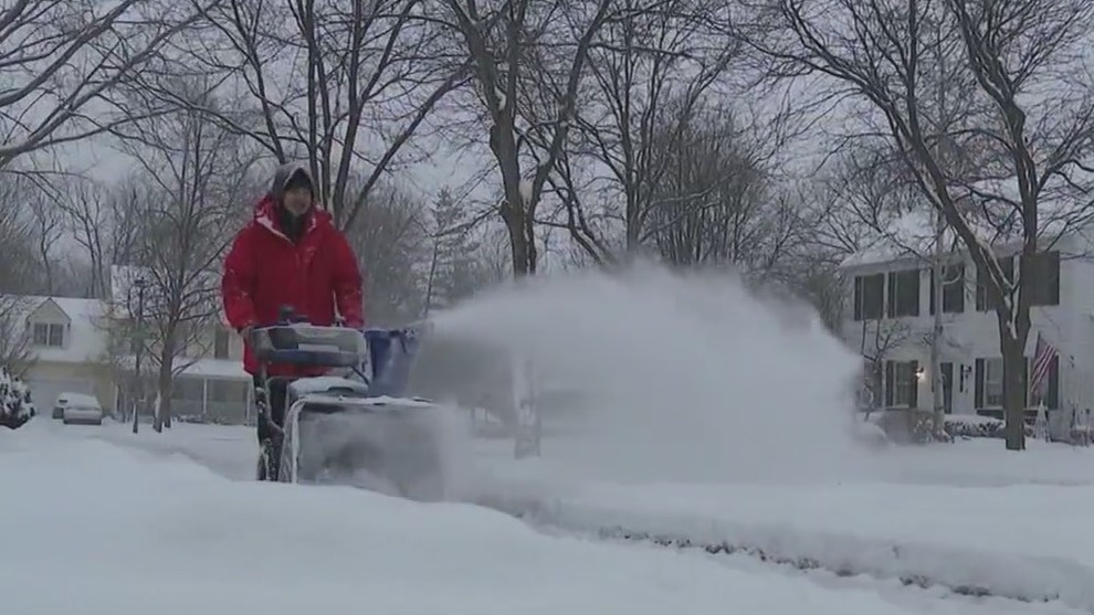 Chicago's north suburbs get pounded by snow, with 4 to 8 inches falling