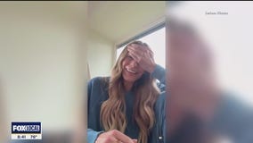 Country singer's teeth fall out on stage